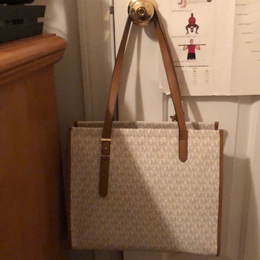 🌸Michael Kors Vanilla MD Tote🌸